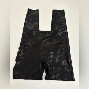 Spanx Faux Leather Black Camo Leggings Size Large